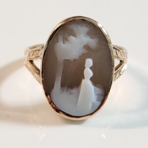 14KT Yellow Gold Cameo Ladies Ring Size 8