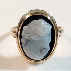 14KT Yellow Gold Cameo Ladies Ring Size 7
