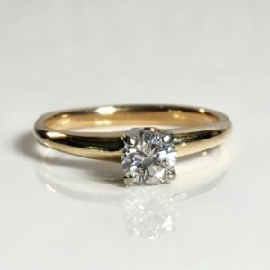 10kt Yellow Gold Solitaire Diamond Engagement Ring Size 5