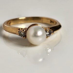 14KT Yellow Gold Pearl accented with Diamonds Size 4