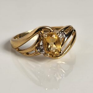 10KT Yellow Gold Oval Citrine Diamond Ring Size 4