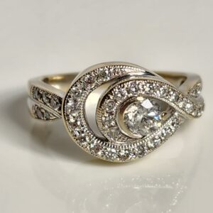 14KT Stunning White Gold Diamond Womans Ring Size 7