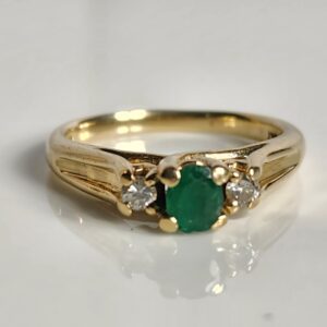 10KT Yellow Gold Emerald with Diamond accents Ring Size 6.5