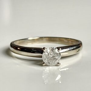 10KT White Gold Diamond Solitaire Engagement Ring Size 8