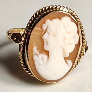 14KT Yellow Gold Cameo Ring Size 6.5