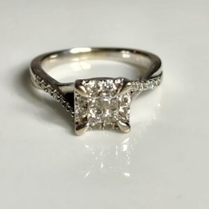 10kt White Gold Princess Cut with Halo Diamond Engagement Ring Size 4