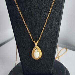 18″ 14KT Yellow Gold Opal Necklace