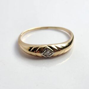 14KT Yellow Gold Diamond Solitaire Ring Size 6