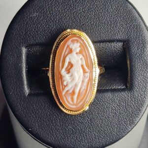 14KT Yellow Gold Cameo Ring Size 5.5
