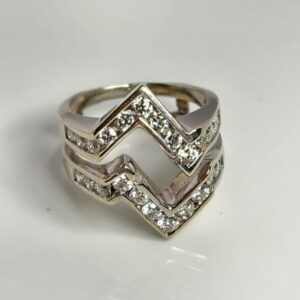 18KT White Gold Diamond Zig Zag Ring Size 7