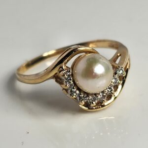 14KT Yellow Gold Diamond Pearl Ring Size 8