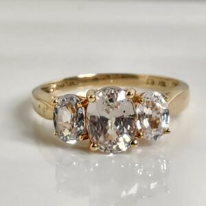 10KT Yellow Gold 3 Stone Oval Topaz Ring Size 8