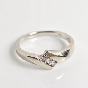 10KT White Gold Diamond Ring Size 5.5