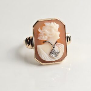 14KT Yellow Gold Cameo with Diamond accent Ring Size 6