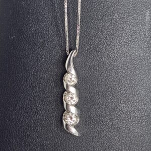 18″ 14KT White Gold Necklace with Triple Diamond Pendant